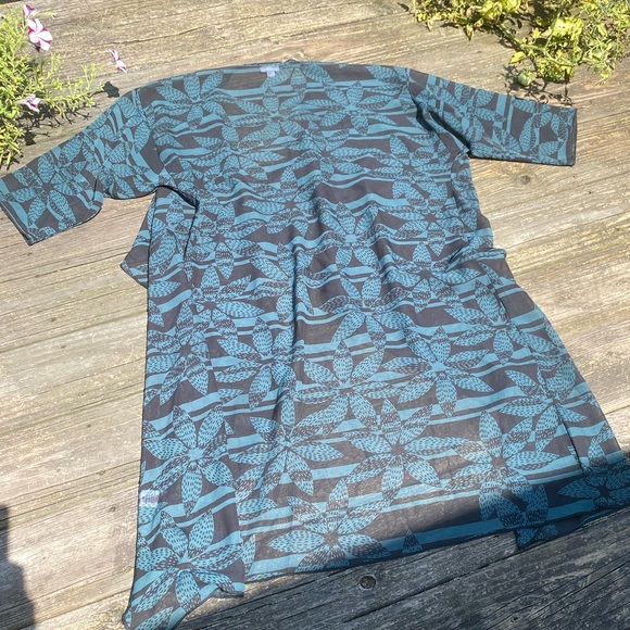 Lularoe Shirley Kimono cover up green black semi-sheer tropical floral sz Medium - Picture 8 of 10